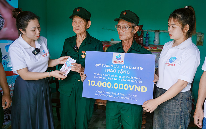 Đội ngũ chăm sóc khách hàng chuyên nghiệp 24/7 của Sinbet, luôn sẵn sàng hỗ trợ người chơi app nổ hũ